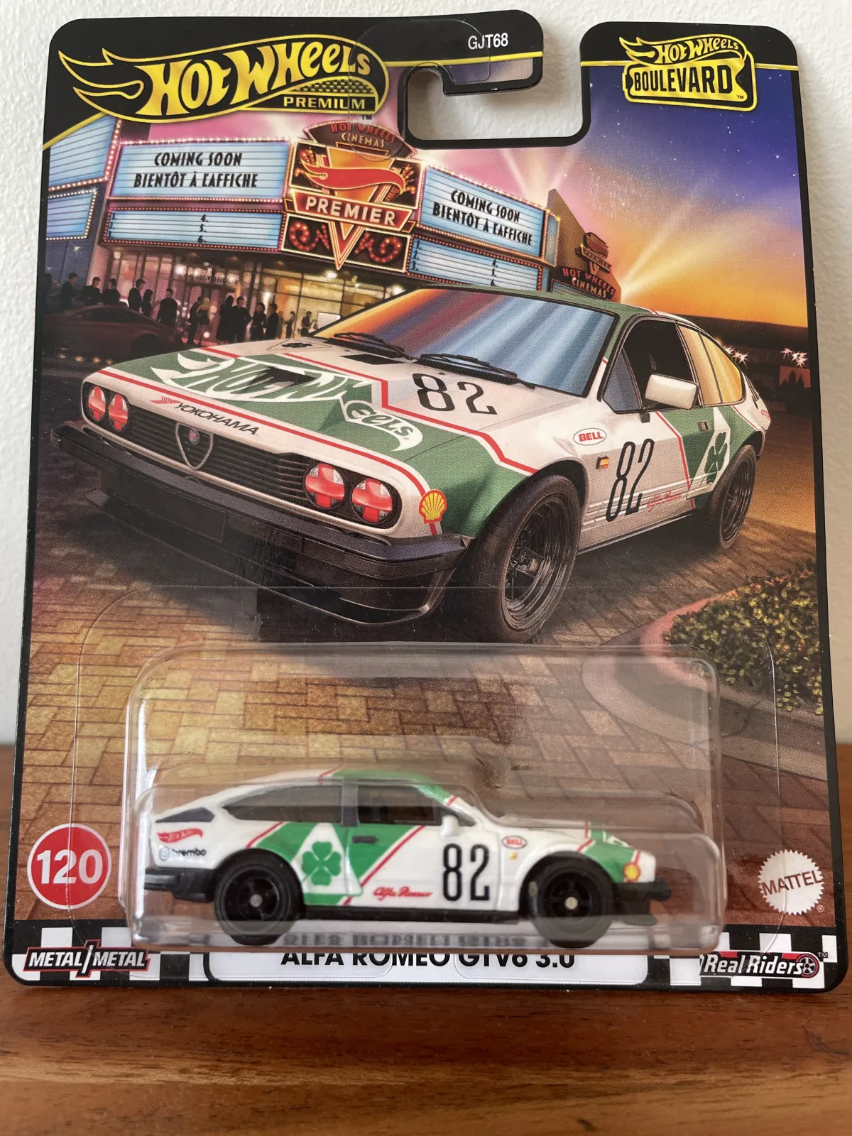 Nouvel arrivant dans ma collection : l'Alfa Romeo GTV6 3.0 de Hot Wheels